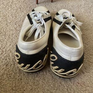 Woman’s Gucci Lowtop Sneakers